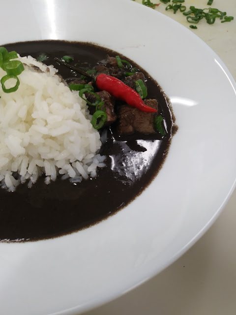 Dinuguan, a Filipino specialty and a pork blood stew that is typically served on every holiday, has been incorporated into puto (rice cake). Historically, this dish was made with pork organ meats. The Filipino cuisine known as dinuguan is sure to be a hit with visitors to the country. Some Filipinos, looking for a creamier consistency, will add coconut milk. In fact, here at the homecookbible, we're going to provide you the absolute finest recipe ever.