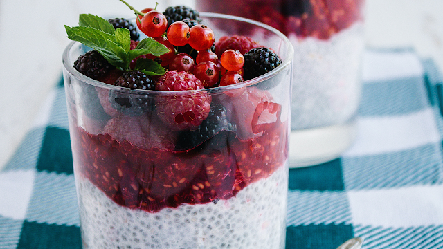 This delightful chia pudding recipe is an excellent choice for a nutritious breakfast or a sweet treat. This dish is a perfect combination of gluten-free and vegan goodness, packed with a plethora of healthy nutrients.